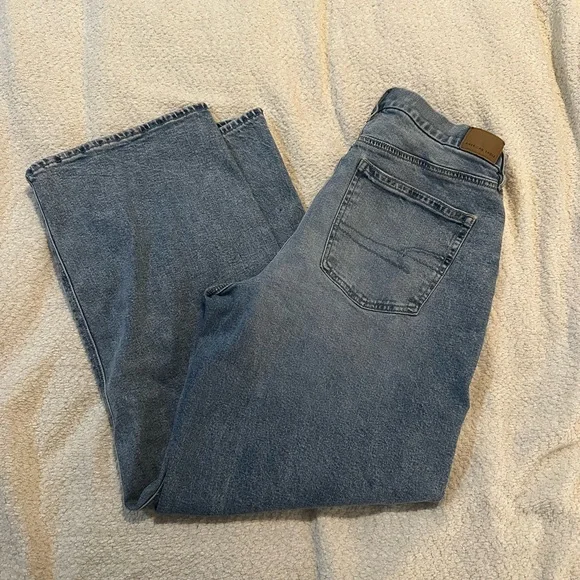 AE strigid curvy embellished jean - Picture 3 of 4